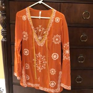 Barely worn. Lose fit tunic. Sheer appearance